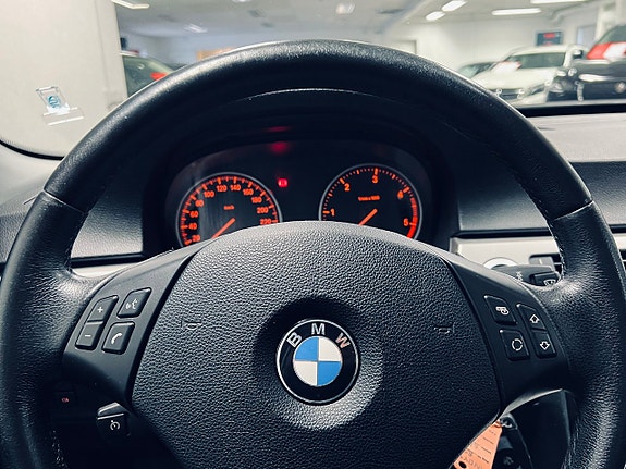 BMW 318d 17 of 24