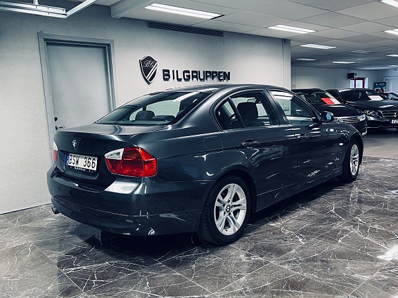BMW 318d 4 of 5