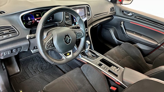 Renault Megane E-Tech 12 of 16