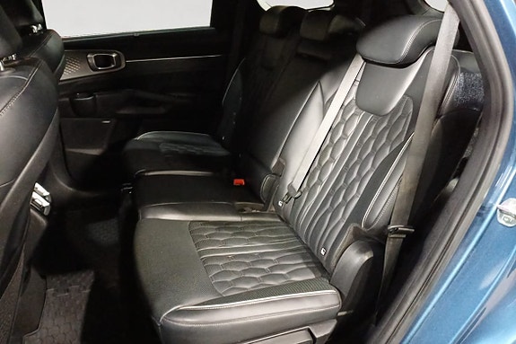 Kia Sorento 14 of 17
