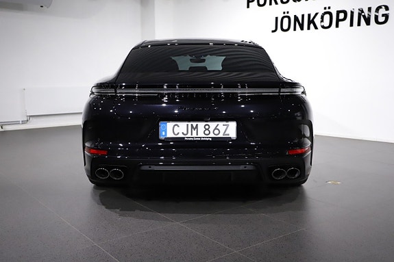 Porsche Panamera 4 4 of 5