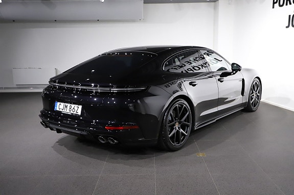 Porsche Panamera 4 5 of 5