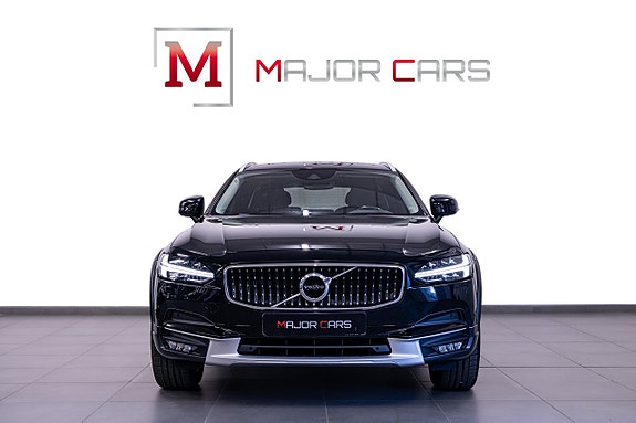 Volvo V90 Cross Country 2 of 5