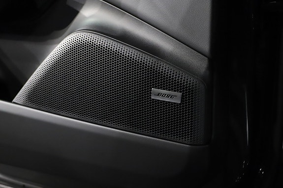 Porsche Macan 4 15 of 22