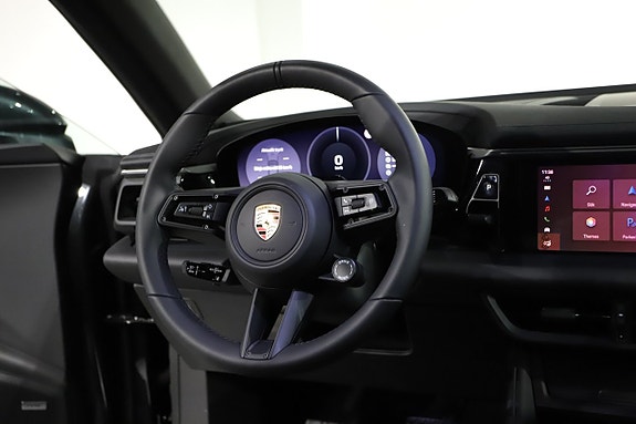 Porsche Macan 4 11 of 22