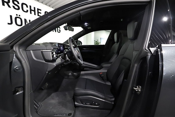 Porsche Macan 4 10 of 22