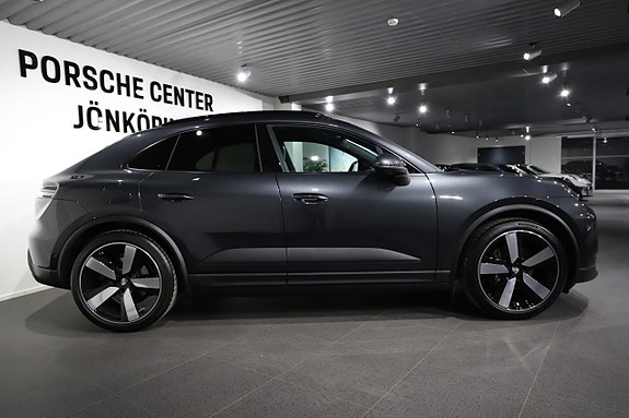 Porsche Macan 4 6 of 22