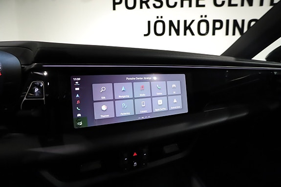Porsche Macan 4 13 of 22