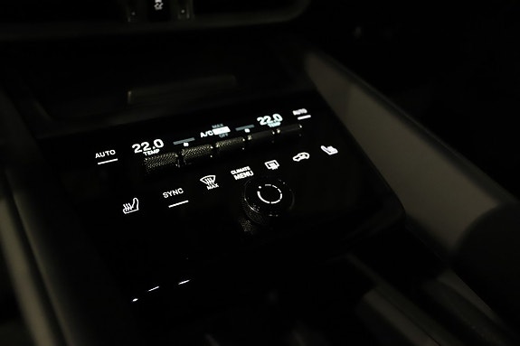 Porsche Macan 4 17 of 22