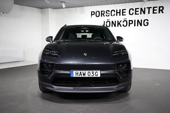 Porsche Macan 4 8 of 22