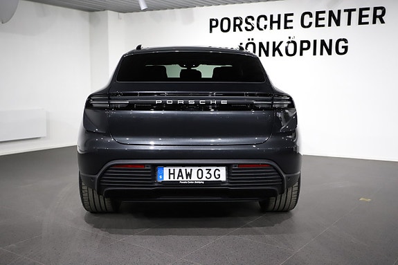 Porsche Macan 4 4 of 5