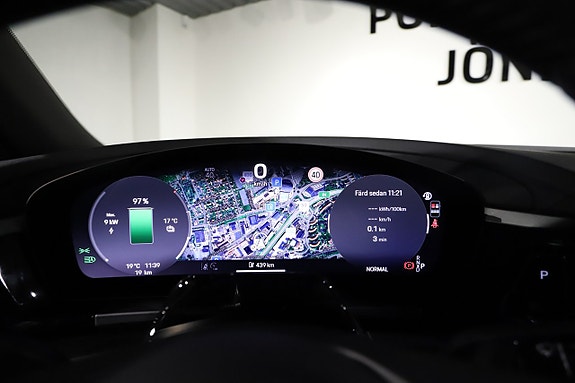 Porsche Macan 4 14 of 22