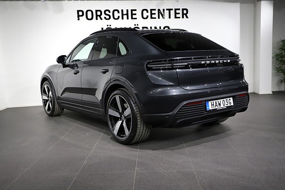 Porsche Macan 4 3 of 5