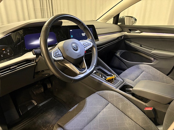 Volkswagen Golf VIII 10 of 16