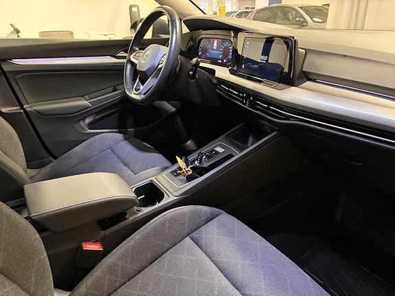 Volkswagen Golf VIII 11 of 16