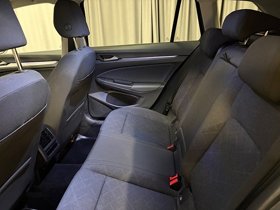Volkswagen Golf VIII 8 of 16