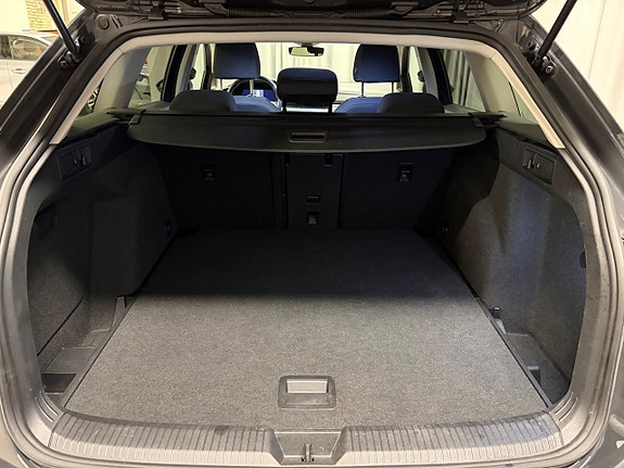 Volkswagen Golf VIII 7 of 16