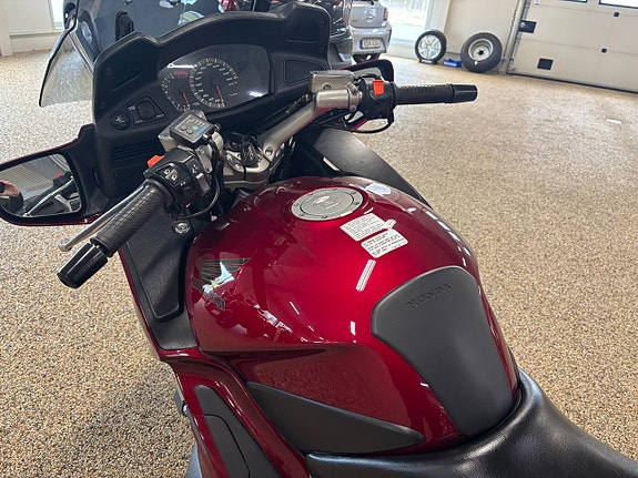 Honda ST 1300 Pan-European 5 of 8