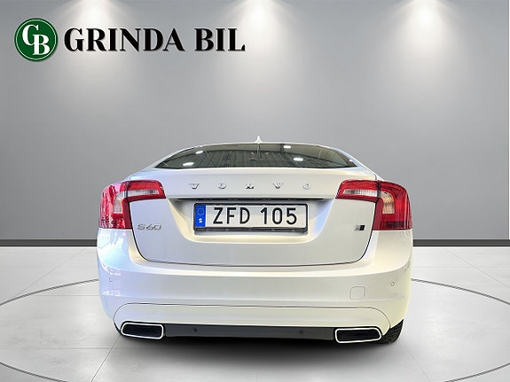 Volvo S60 3 of 5