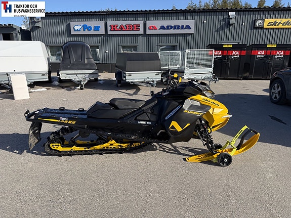 Ski-Doo Summit NEO + -23 2 of 6