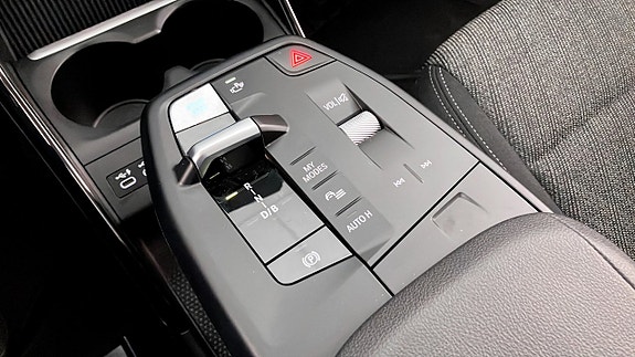 BMW iX1 16 of 26