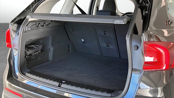 BMW iX1 10 of 26