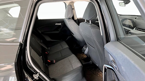 BMW iX1 5 of 5