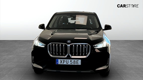 BMW iX1 8 of 26