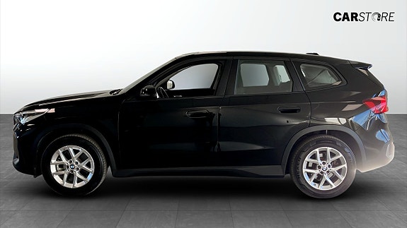 BMW iX1 6 of 26