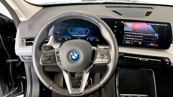 BMW iX1 13 of 26