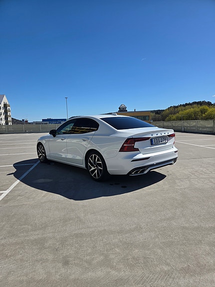 Volvo S60 4 of 5