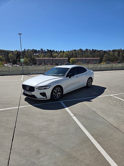 Volvo S60 2 of 5