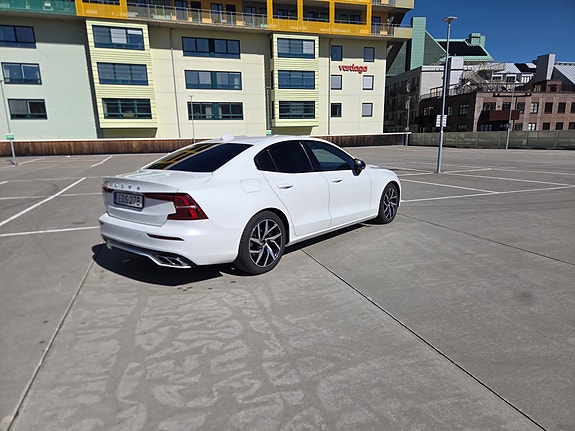 Volvo S60 3 of 5