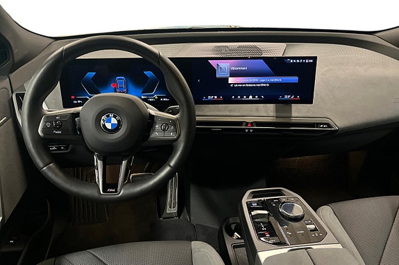 BMW iX 8 of 18
