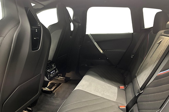 BMW iX 11 of 18