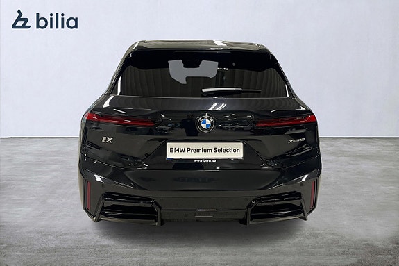 BMW iX 4 of 18