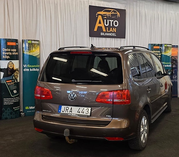 Volkswagen Touran 2 of 5
