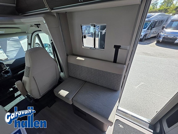 Adria Matrix Supreme 670 DL (AC/Cykleställ/Gasolugn/180hk) 22 of 27
