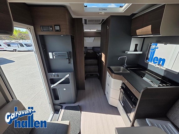 Adria Matrix Supreme 670 DL (AC/Cykleställ/Gasolugn/180hk) 21 of 27
