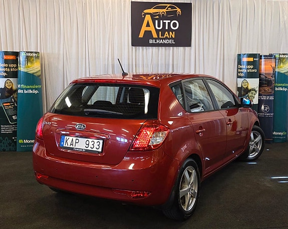 Kia Ceed 2 of 7