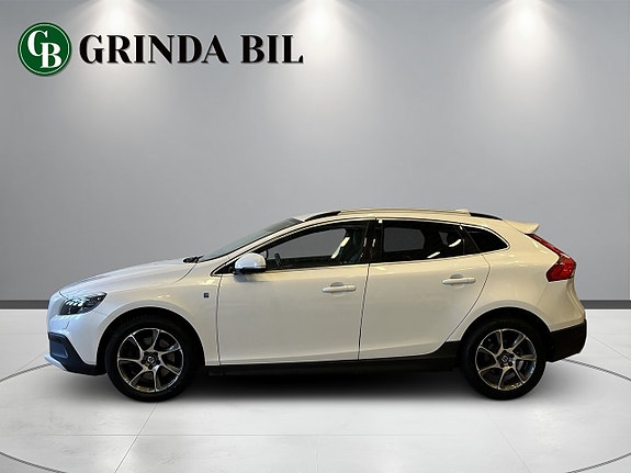 Volvo V40 Cross Country 2 of 5