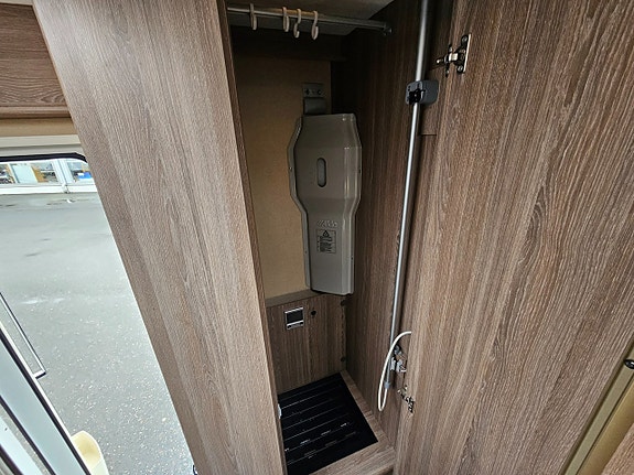 Kabe Travelmaster Crown 810 LQB MERCEDES-CHASSI 170 Hk Hydrauliska Stödben 15 of 26