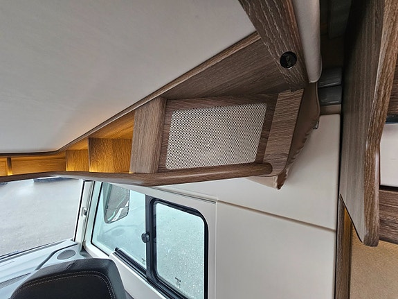 Kabe Travelmaster Crown 810 LQB MERCEDES-CHASSI 170 Hk Hydrauliska Stödben 24 of 26