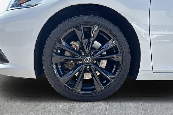 Lexus ES300h 16 of 23