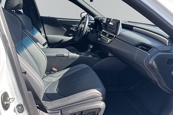 Lexus ES300h 6 of 23