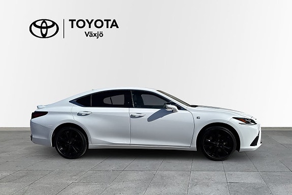 Lexus ES300h 17 of 23