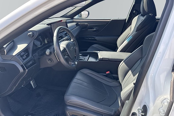 Lexus ES300h 12 of 23