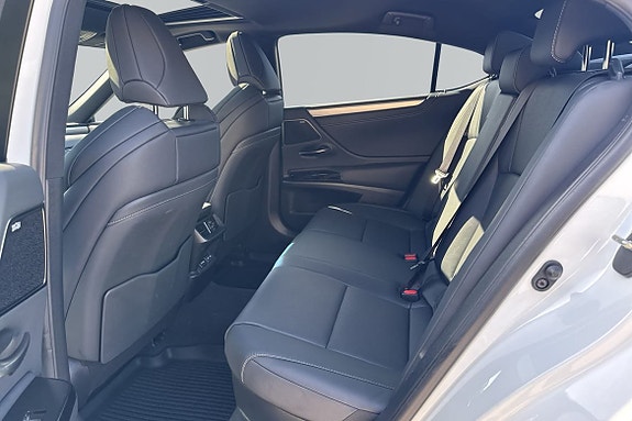 Lexus ES300h 11 of 23