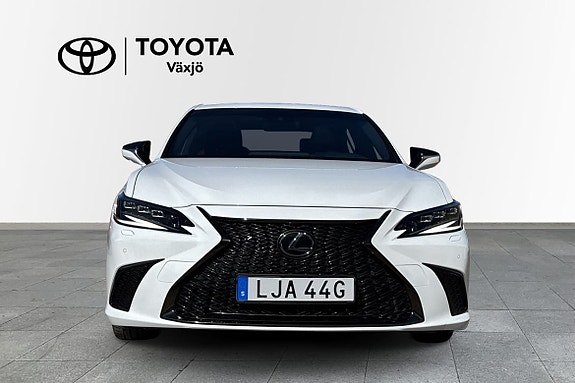 Lexus ES300h 5 of 5