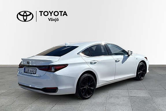 Lexus ES300h 18 of 23